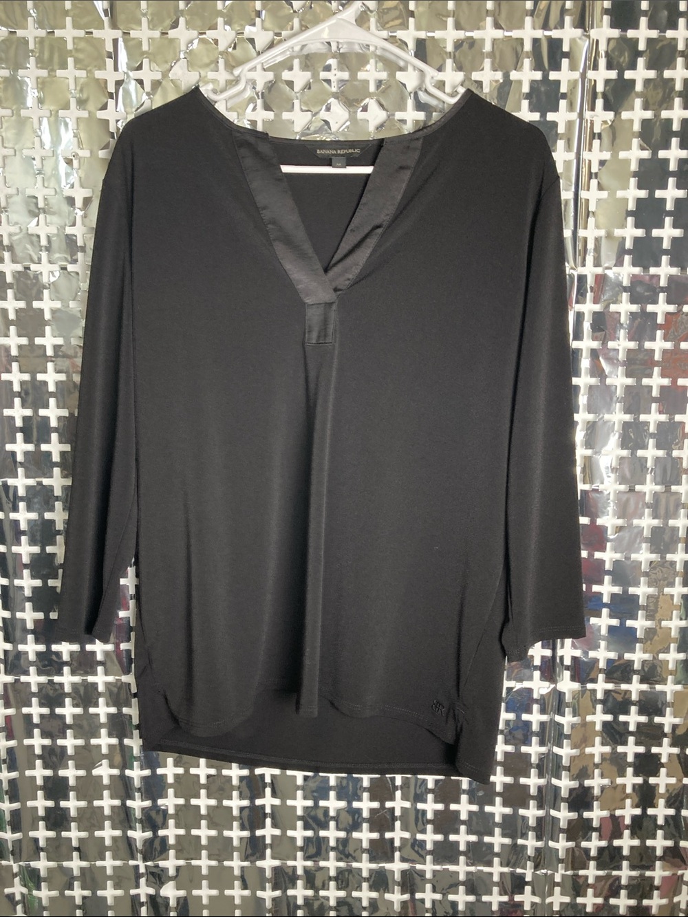 Banana Republic Black Long Sleeve Satin-Trim V-Neck Top